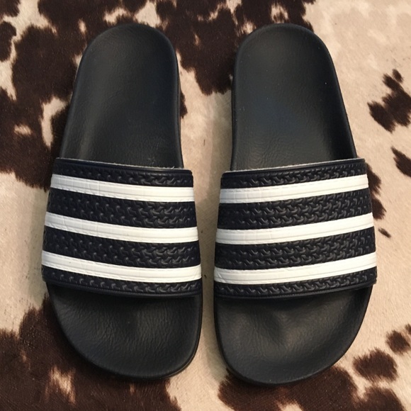 adilette navy